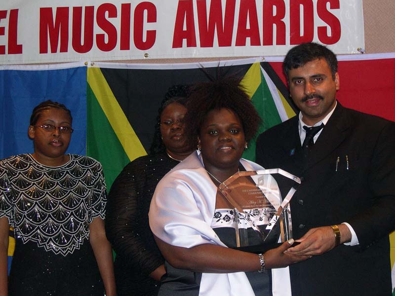 Dr.Abbey Recieving  CGMCSA Award  from the Judah Praise group 2003 