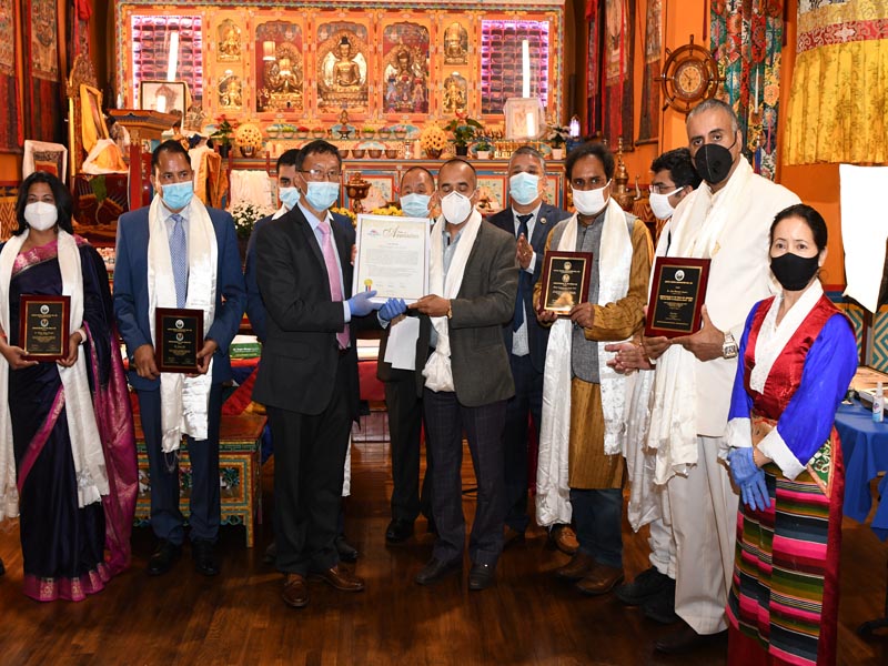 Urgen Sherpa & Karma Lama presenting COVID-19 Champions awards to Himalayan Community 